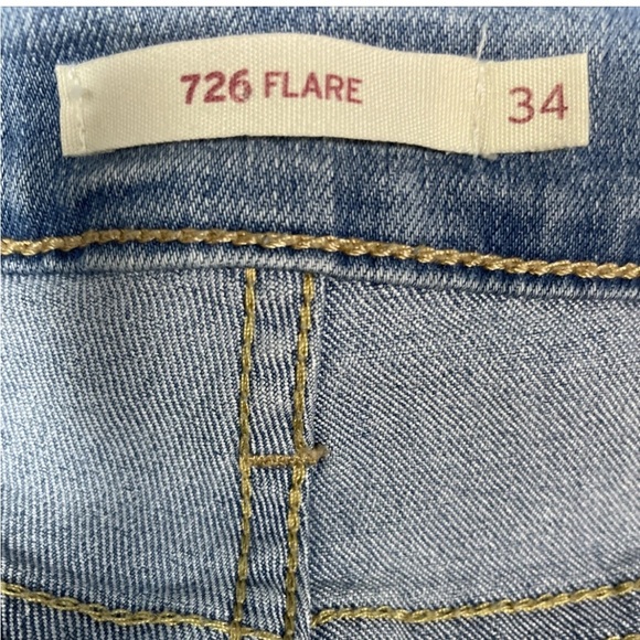 Levis 726 High-Rise Flare Jeans Women’s Light Wash Stretch Size 34x32 - Picture 5 of 6